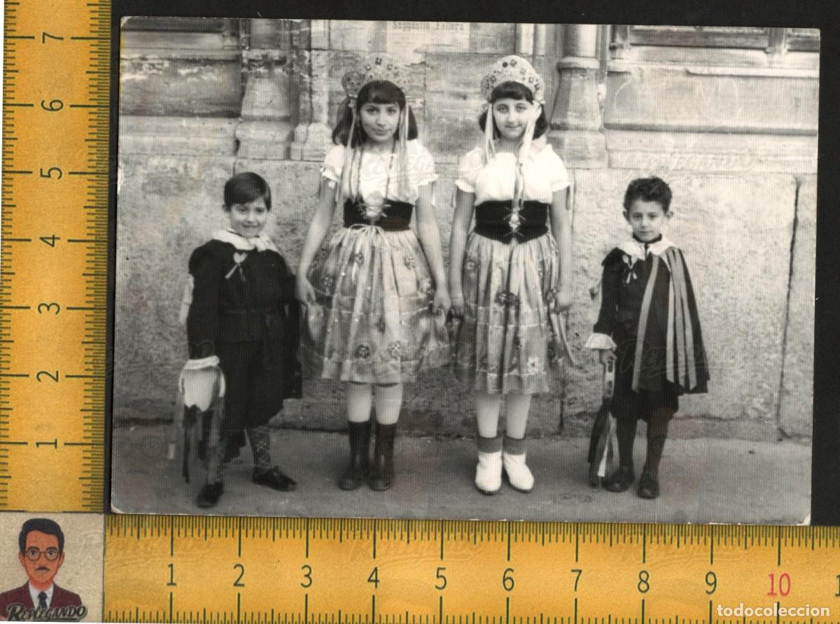 Fotograf&iacute;a antigua: NI&Ntilde;OS DISFRAZ TUNOS PANDERETA Y NI&Ntilde;AS TRAJES REGIONALES - FIESTA INFANTIL - FOTO ANTIGUA A&Ntilde;OS 60