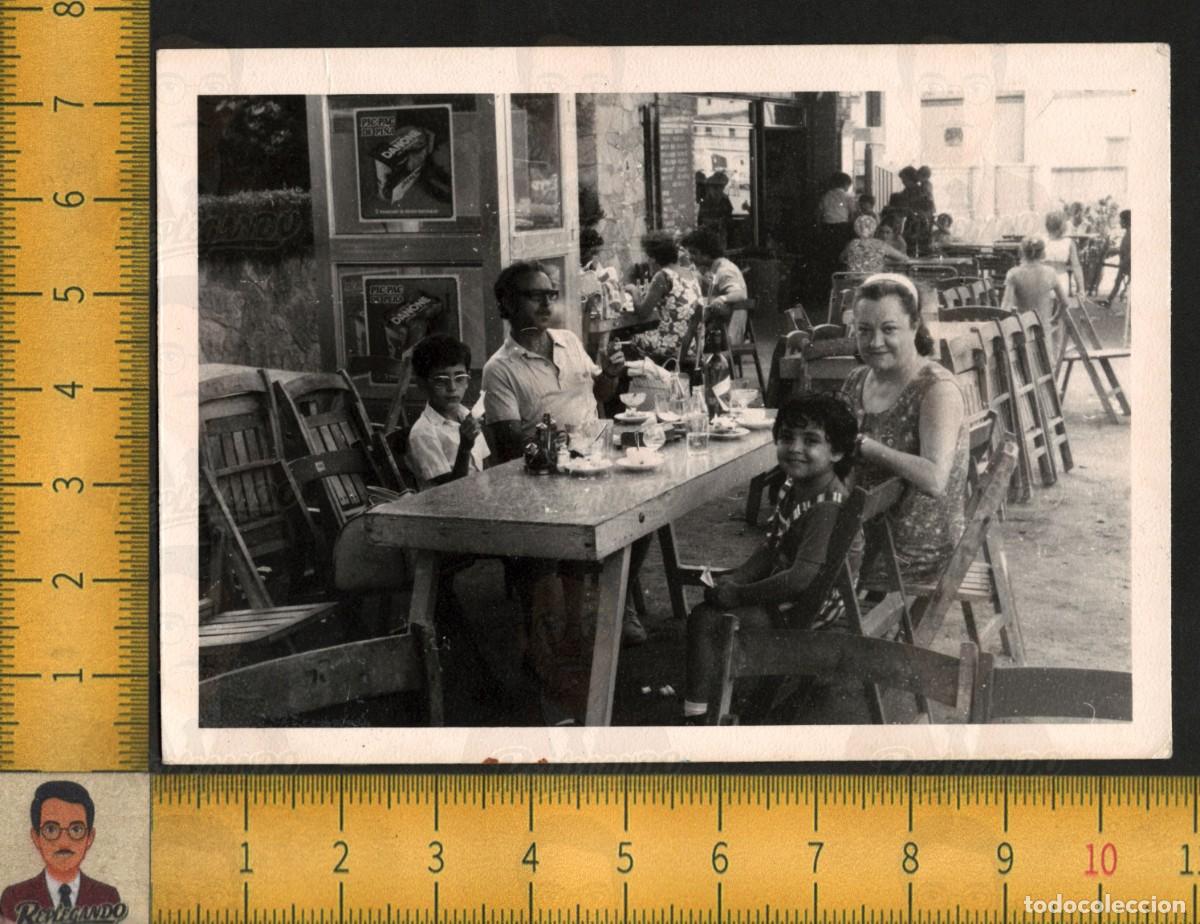 Fotograf&iacute;a antigua: FAMILIA TERRAZA BAR / PUBLICIDAD DANONE PIC-PAC / CABINA TELEF&Oacute;NICA ESPA&Ntilde;A / FOTO ANTIGUA A&Ntilde;OS 60