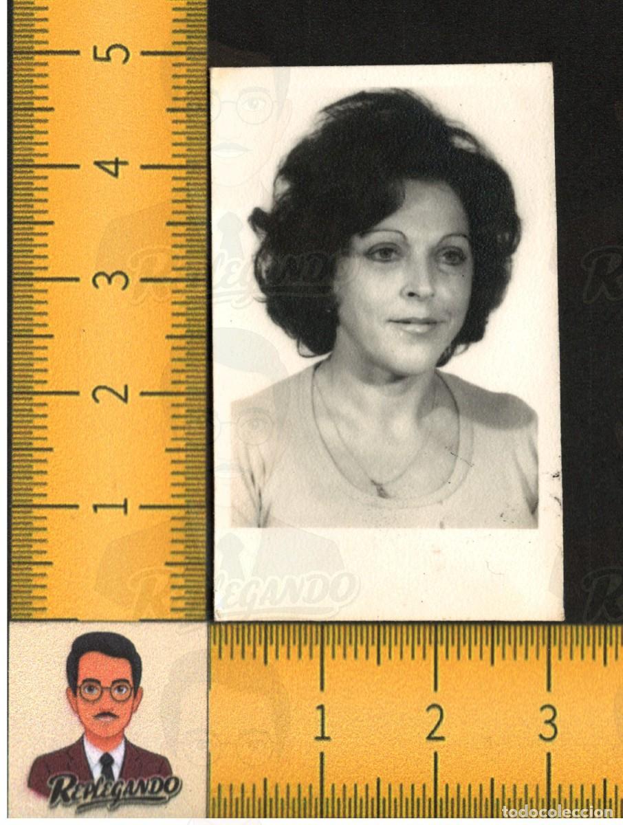 Fotograf&iacute;a antigua: RETRATO GUAPA SEXY MUJER PEINADO ELEGANTE MIRADA SERENA - FOTO ANTIGUA TIPO CARN&Eacute; FOTOGRAF&Iacute;A A&Ntilde;OS 70