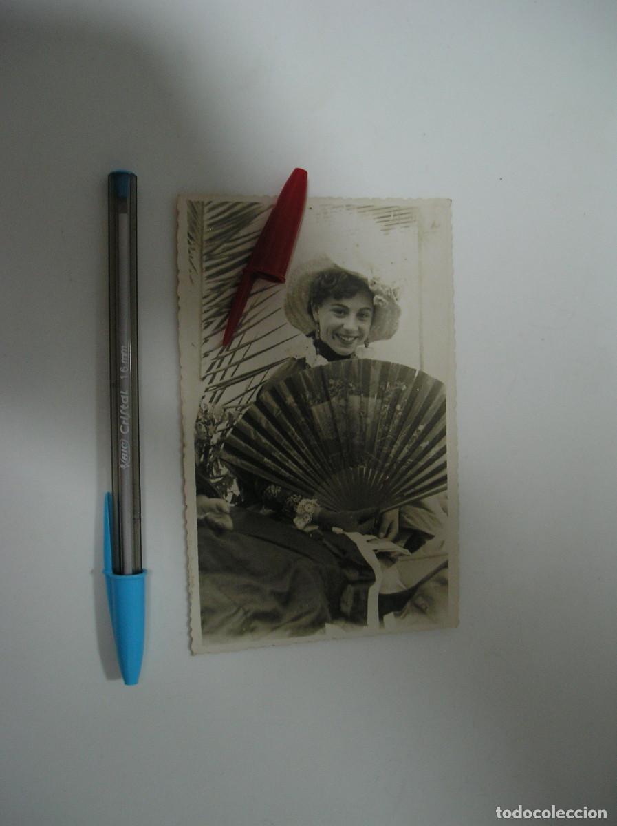 Fotograf&iacute;a antigua: ANTIGUA FOTO FOTOGRAFIA COSTUMBRISTA PRINCIPIOS DEL SIGLO PASADO LA CHICA DEL ABANICO (26-11)