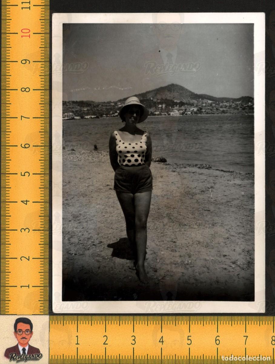 Fotograf&iacute;a antigua: MUJER BA&Ntilde;ISTA PLAYA &iquest;MALLORCA? - ROSTRO EN SOMBRA BA&Ntilde;ADOR LUNARES - FOTO ANTIGUA ART&Iacute;STICA A&Ntilde;OS 60