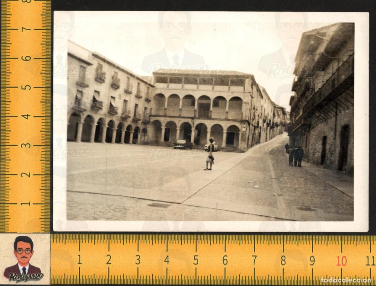 Fotograf&iacute;a antigua: SIG&Uuml;ENZA (GUADALAJARA) : PLAZA MAYOR AYUNTAMIENTO SOPORTALES ARQUITECTURA - FOTO ANTIGUA A&Ntilde;O 1968