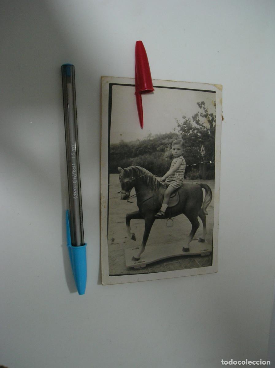 Fotograf&iacute;a antigua: ANTIGUA FOTO FOTOGRAFIA COSTUMBRISTA PRINCIPIOS DEL SIGLO PASADO EL CABALLO DE CARTON (26-11)