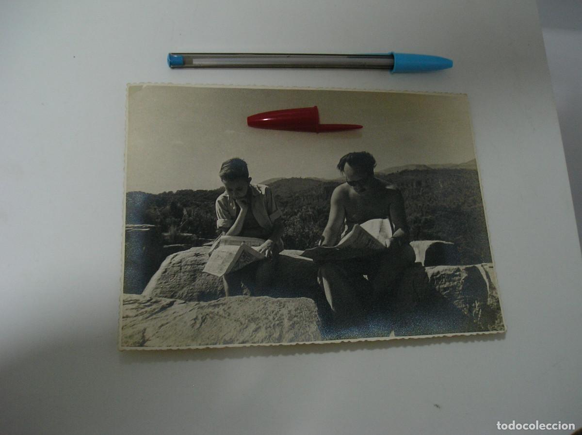 Fotograf&iacute;a antigua: ANTIGUA FOTO FOTOGRAFIA COSTUMBRISTA PRINCIPIOS DEL SIGLO PASADO DOS LECTORES (26-11)
