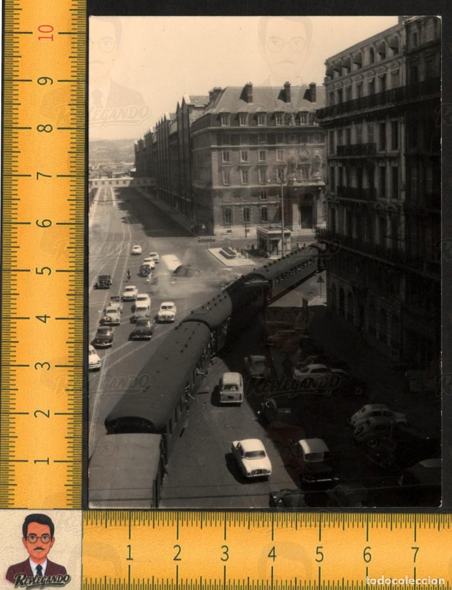 Fotograf&iacute;a antigua: MARSEILLE : LA JOLIETTE LES DOCKS - TRAIN-PAQUEBOT VOITURES ANCIENNES - PHOTOGRAPHIE ANCIENNE 1951