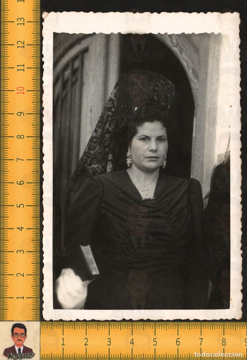 Fotograf&iacute;a antigua: MUJER JOVEN MANTILLA NEGRA PEINETA PENDIENTES - VESTIDO ELEGANTE TRADICI&Oacute;N ESPA&Ntilde;OLA - FOTO ANTIGUA A