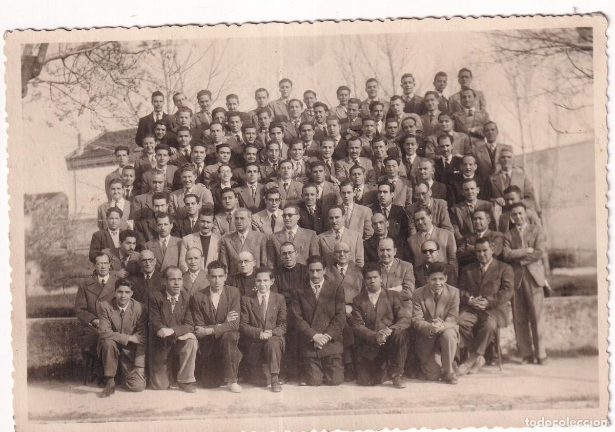 Fotografia antiga: Fotograf&iacute;a grupo de compa&ntilde;eros, trabajo o similar. Firmas en el reverso. J. Beringola Madrid.