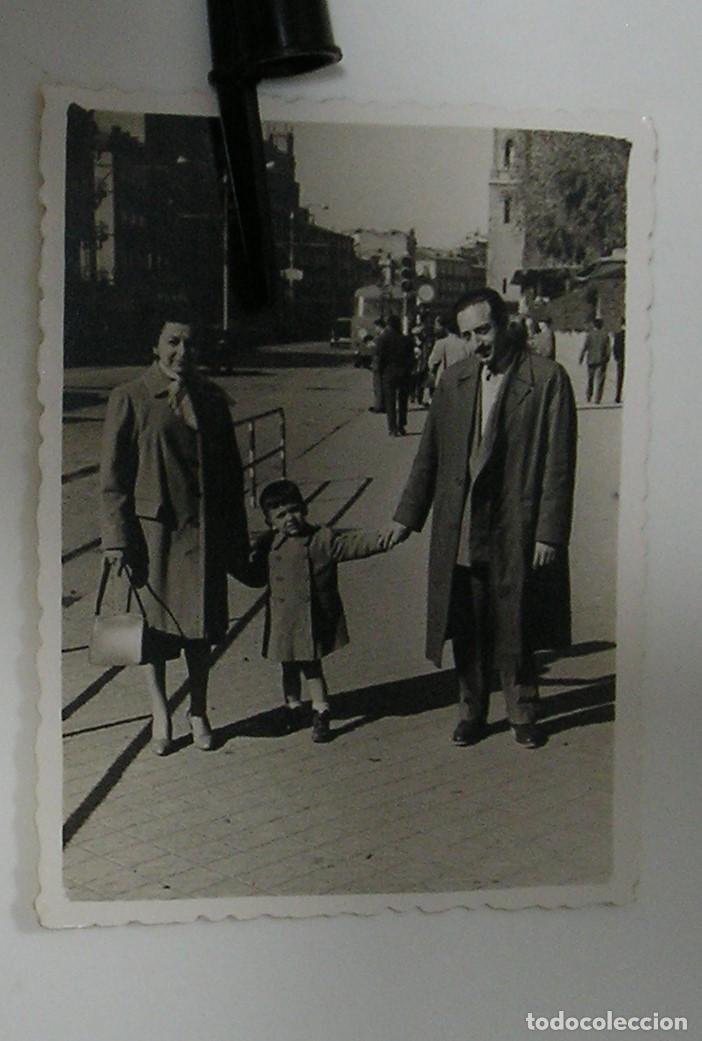 Fotograf&iacute;a antigua: ANTIGUA FOTO FOTOGRAFIA LA ESPA&Ntilde;A DE LA POSGUERRA CIVIL SUS GENTES AQUELLOS TRANVIAS (26-12)