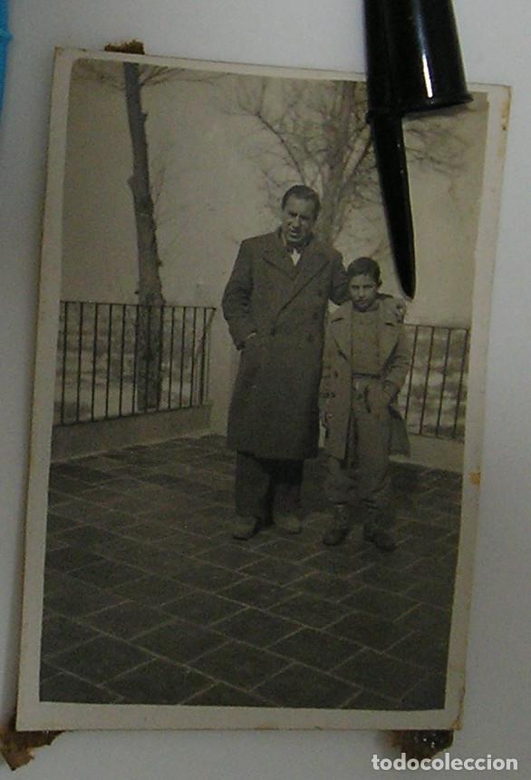 Fotograf&iacute;a antigua: ANTIGUA FOTO FOTOGRAFIA LA ESPA&Ntilde;A DE LA POSGUERRA A LA SOMBRA DE UN PADRE (26-12)