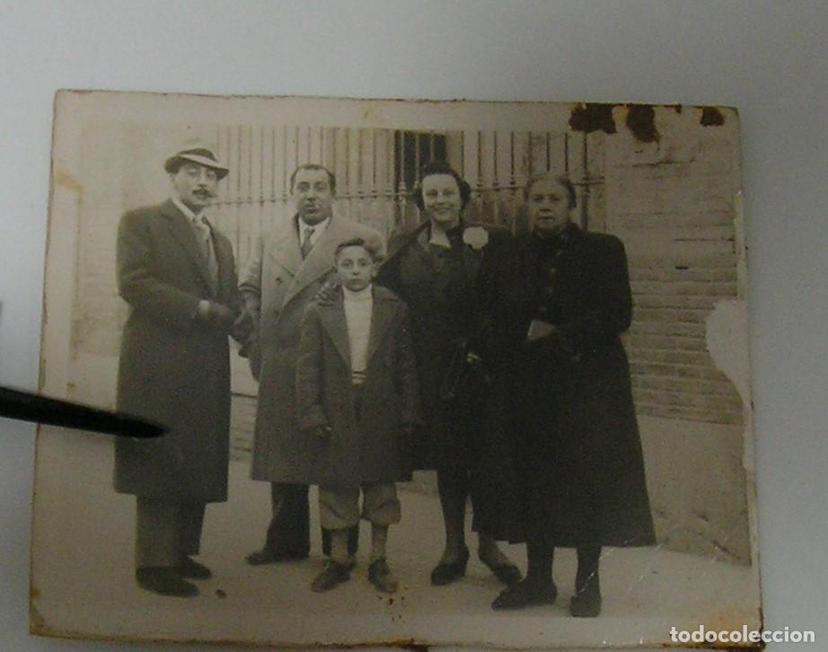 Fotograf&iacute;a antigua: ANTIGUA FOTO FOTOGRAFIA LA ESPA&Ntilde;A DE LA POSGUERRA DE VISITA A LA CIUDAD (26-12)