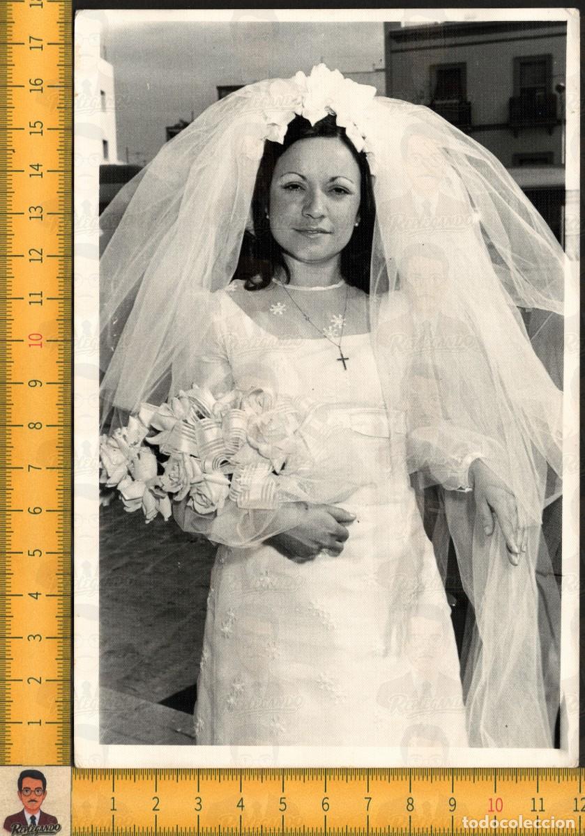 Fotograf&iacute;a antigua: RETRATO NOVIA GUAPA ELEGANTE RAMO FLORES VELO - BODA SEVILLA - FOTOGRAF&Iacute;A ANTIGUA ART&Iacute;STICA A&Ntilde;OS 70