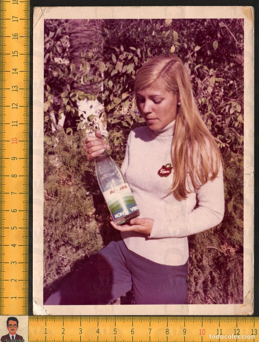 Fotograf&iacute;a antigua: MUJER JOVEN RUBIA MELENA - BOTELLA MONTEVERDE LA CASERA - FOTO PUBLICITARIA VINTAGE A&Ntilde;OS 70