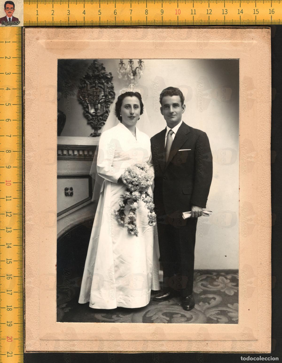 Fotograf&iacute;a antigua: PAREJA NOVIOS BODA - NOVIA VESTIDO BLANCO VELO CORONA RAMO FLORES - FOTOGRAF&Iacute;A ANTIGUA A&Ntilde;OS 50