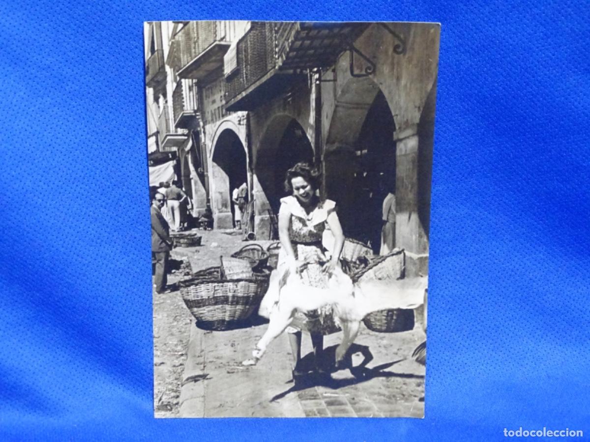 Alte Fotografie: FOTOGRAFIA MERCADO DE TO&Ntilde;A 1949.