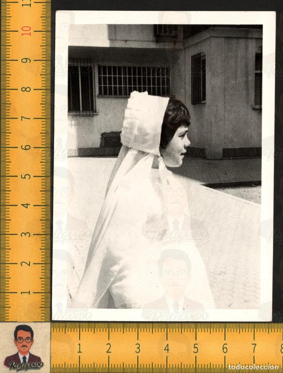 Fotograf&iacute;a antigua: RETRATO NI&Ntilde;A PRIMERA COMUNI&Oacute;N PERFIL - VESTIDO BLANCO VELO LAZO - FOTOGRAF&Iacute;A ANTIGUA A&Ntilde;OS 60