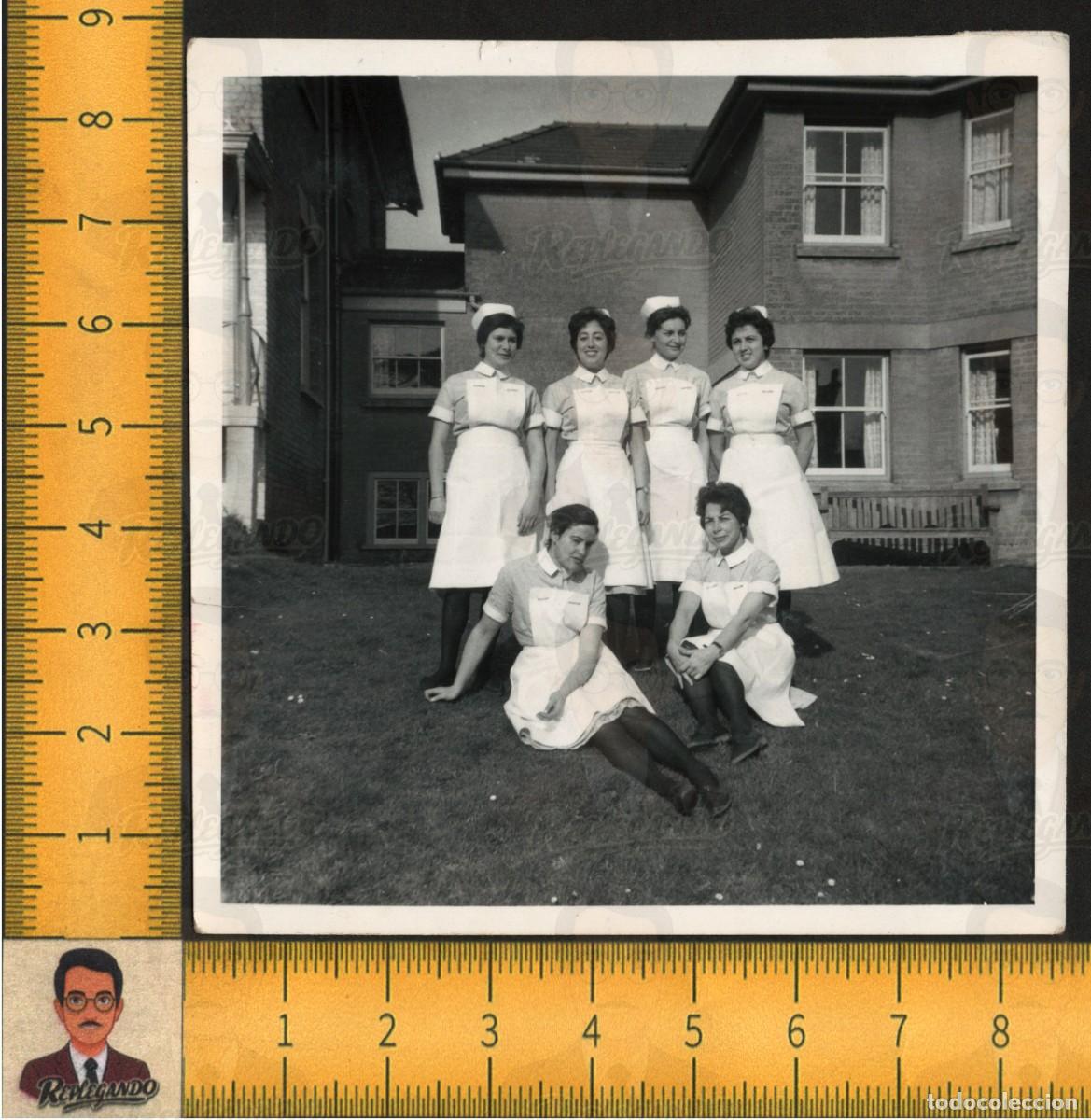 Fotograf&iacute;a antigua: SEIS ENFERMERAS J&Oacute;VENES GUAPAS POSAN - UNIFORMES COFIAS HOSPITAL - FOTO ANTIGUA SALISBURY A&Ntilde;O 1961
