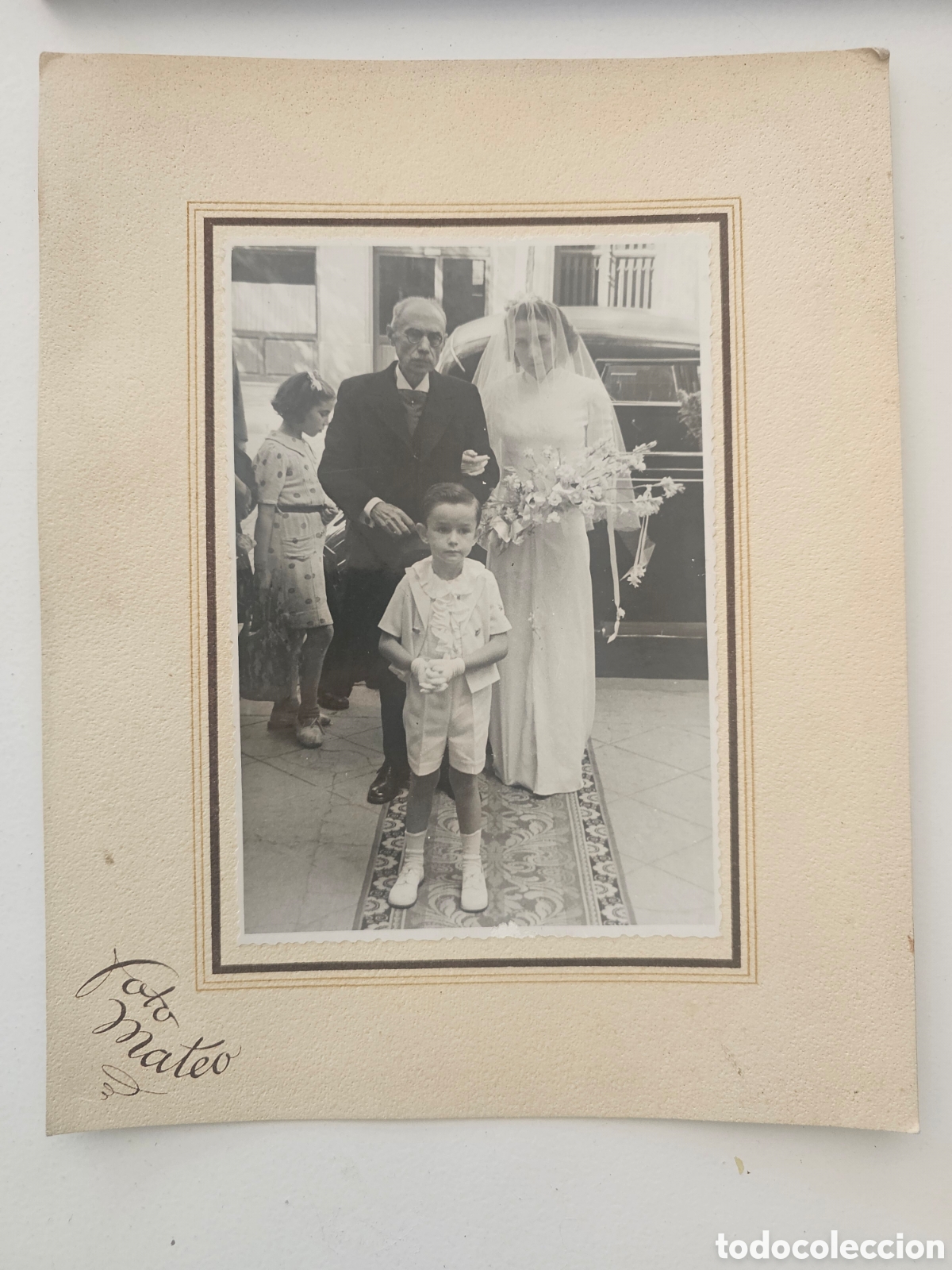 Fotograf&iacute;a antigua: ​Fotograf&iacute;a Antigua Boda Novios y Paje - Foto Mateo Barcelona - 6 Octubre 1942