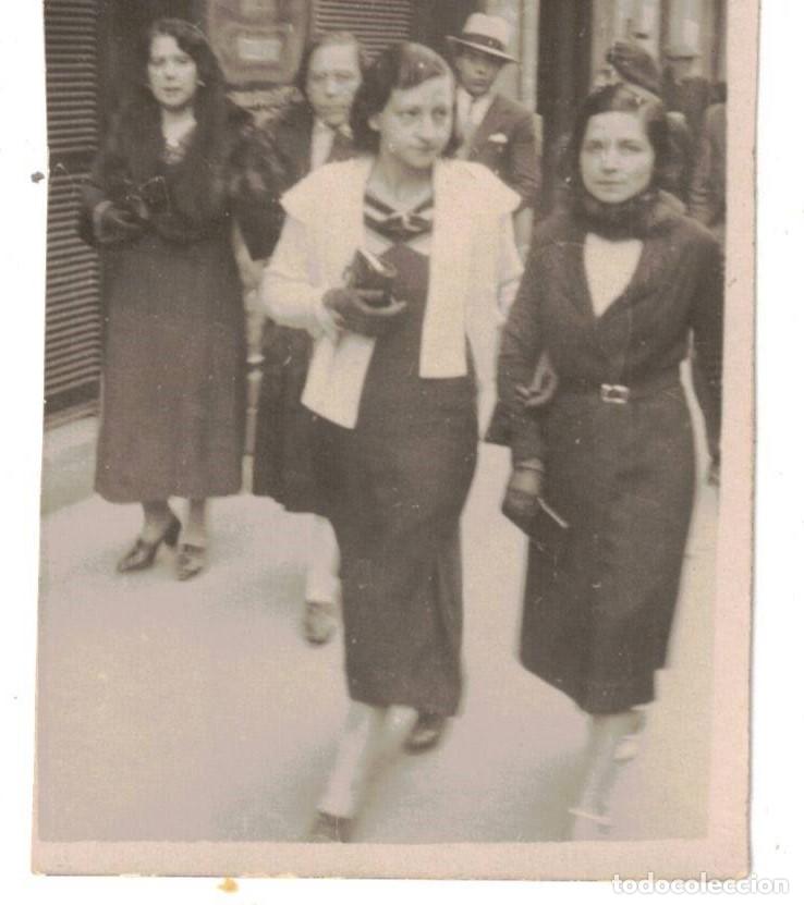 Fotograf&iacute;a antigua: :::: C400 - FOTOGRAFIA - AMIGAS DE PASEO ***