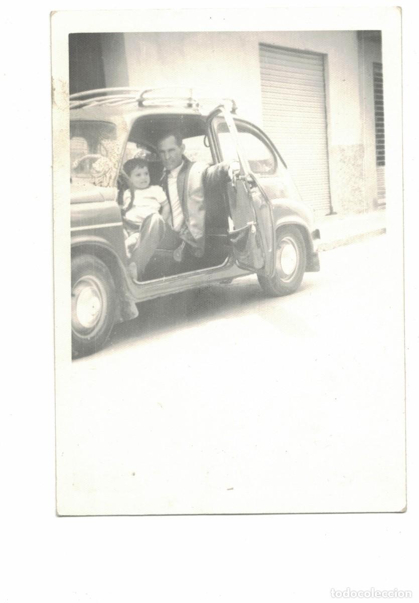 Fotografia antiga: Fotograf&iacute;a antigua &ndash; Padre e hija en SEAT 600