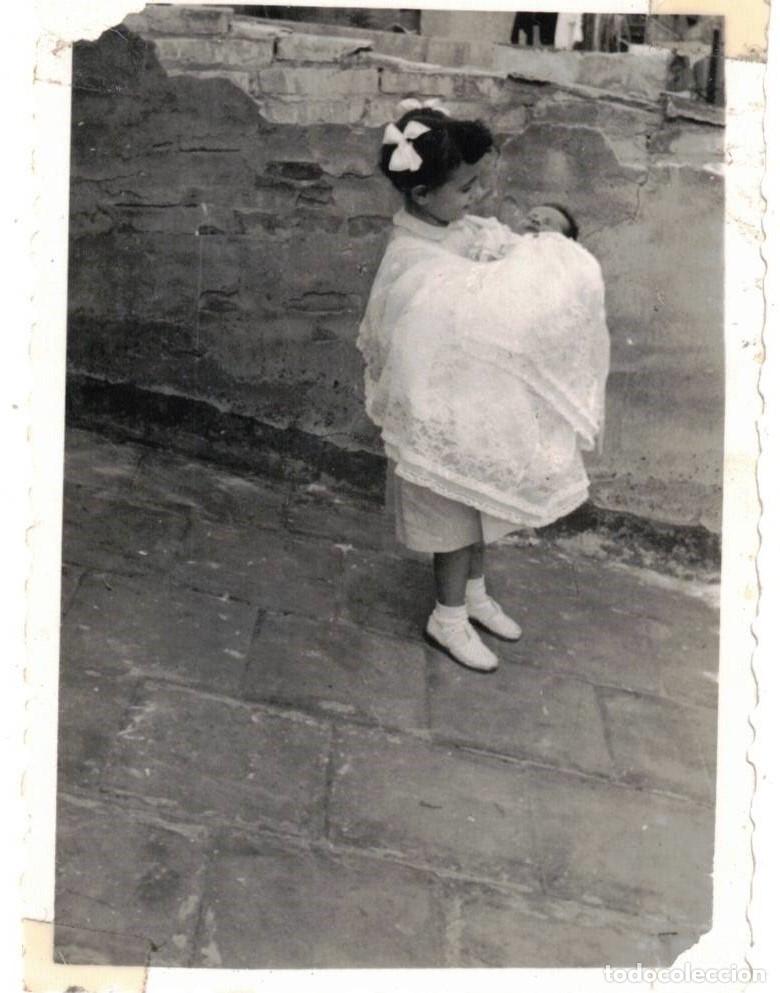 Fotografia antiga: :::: C438 - FOTOGRAFIA - NI&Ntilde;ITA CON UN BEB&Eacute; EN BRAZOS ***