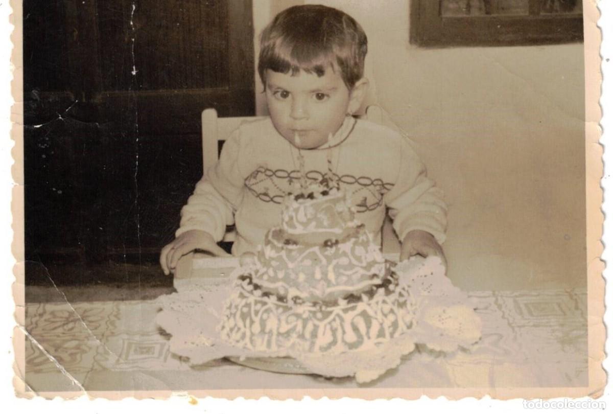 Fotografia antica: :::: D309 - FOTOGRAFIA - NI&Ntilde;ITO CON SU PASTEL DE CUMPLEA&Ntilde;OS