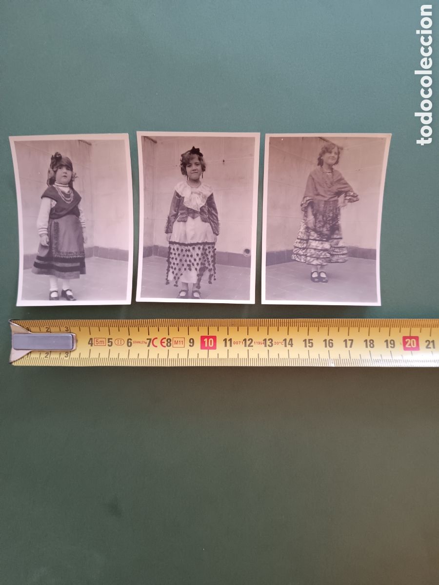 Fotograf&iacute;a antigua: 3 FOTOGRAF&Iacute;AS DE TRES NI&Ntilde;AS CON TRAJES REGIONALES - PPIOS S.XX