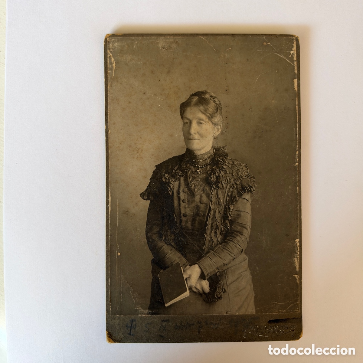 Fotografia antiga: Antigua foto de mujer con libro