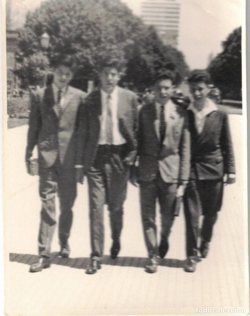 Fotografia antica: :::: D345 - FOTOGRAFIA - CUATRO JOVENES AMIGOS