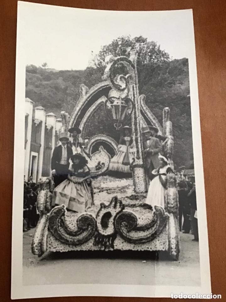 Fotografia antica: ANTIGUA FOTOGRAF&Iacute;A DE UNA CARROZA BATALLA DE FLORES LAREDO