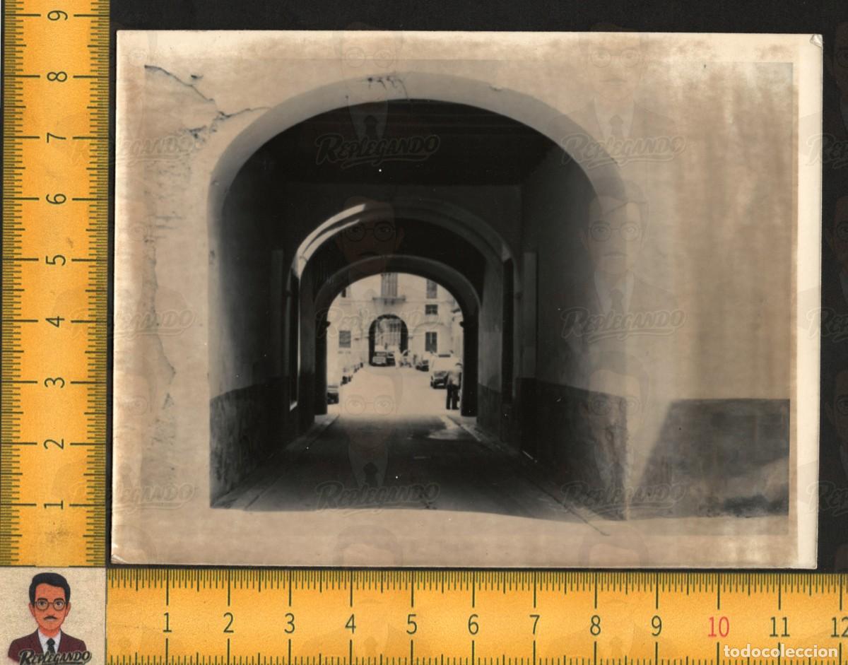 Alte Fotografie: PATIO MERCADERES CASA MONEDA SEVILLA - PASADIZO ARCOS BARRIO ARENAL - FOTOGRAF&Iacute;A ANTIGUA A&Ntilde;OS 50/60
