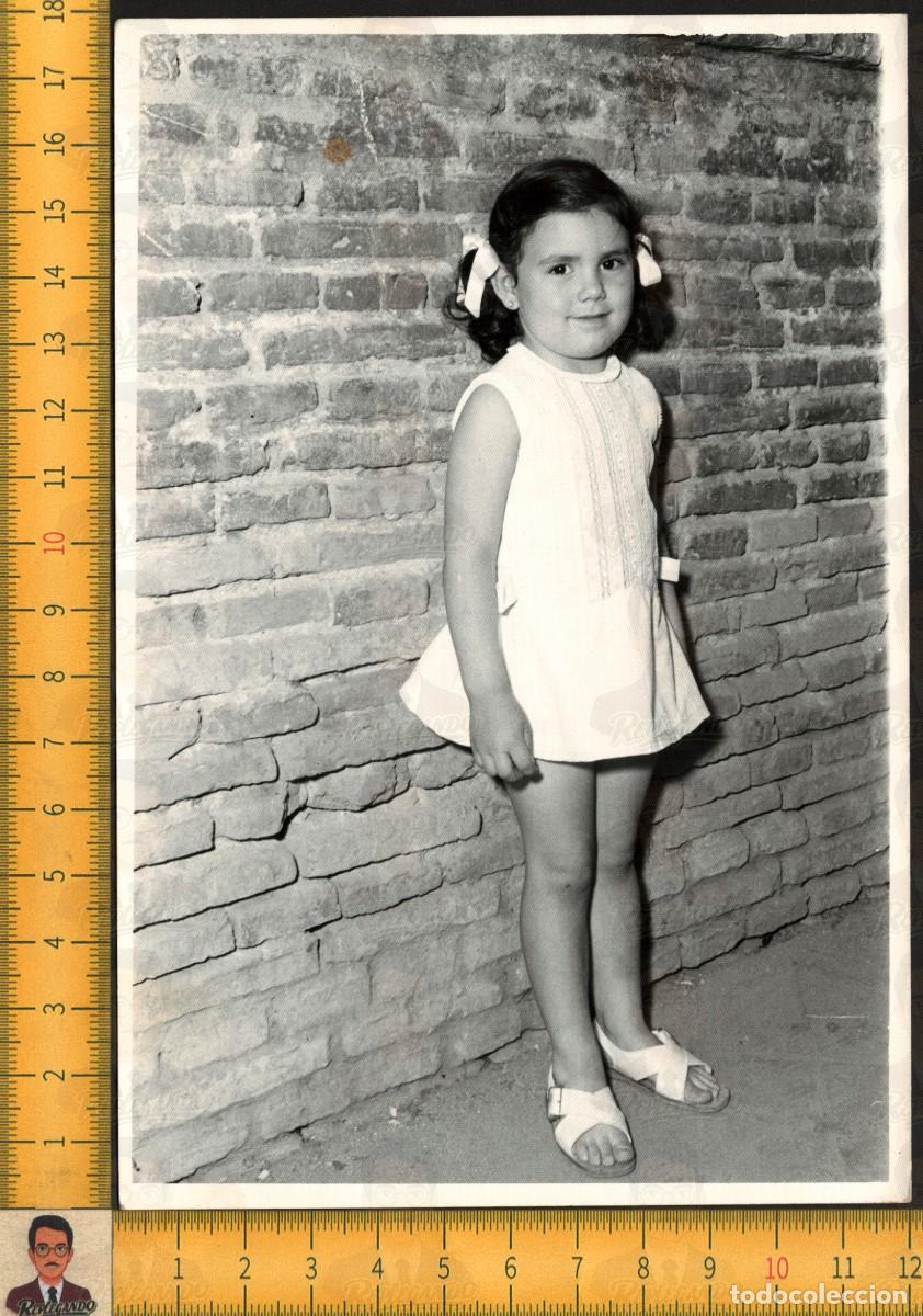 Alte Fotografie: RETRATO NI&Ntilde;A COLETAS LAZOS VESTIDO BLANCO SANDALIAS - FOTO LASTRUCCI SEVILLA - ANTIGUA A&Ntilde;O 1970