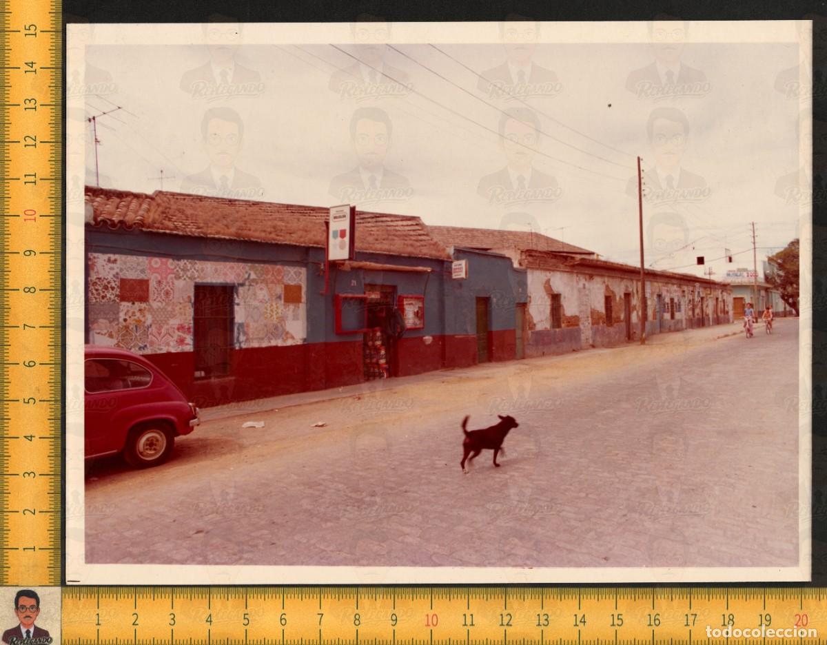 Fotograf&iacute;a antigua: CALLE ANTIGUA BODAS MUSICAL 2000 - PINTURAS BRUGUER SEAT 600 - FOTO &iquest;SEVILLA? &iquest;ANDALUC&Iacute;A? A&Ntilde;OS 70