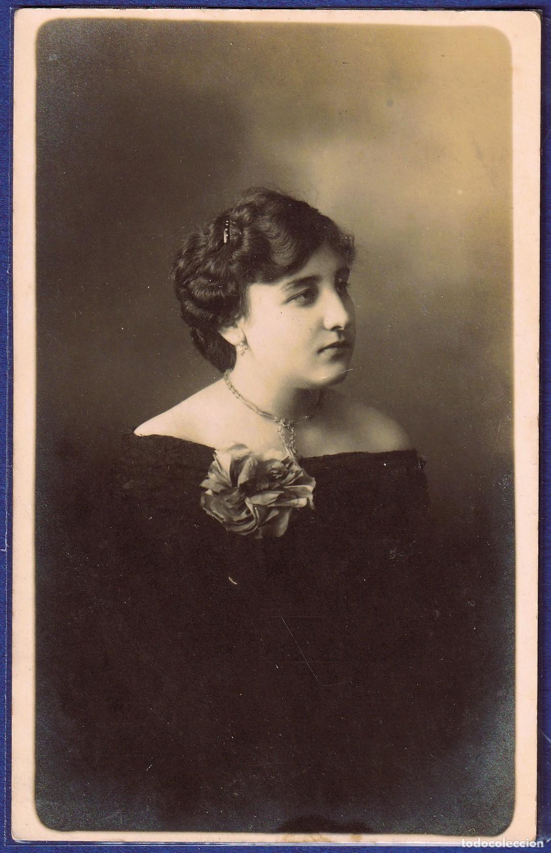 Alte Fotografie: 1914 Retrato de estudio de una mujer, identificada al dorso y con sello estudio - CLC