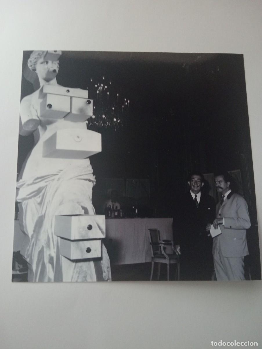 Fotograf&iacute;a antigua: FOTO FOTOGRAFIA DE SALVADOR DALI CON GEORGES MATHIEU A&Ntilde;O 1964 VENUS DE MILO CON CAJONES