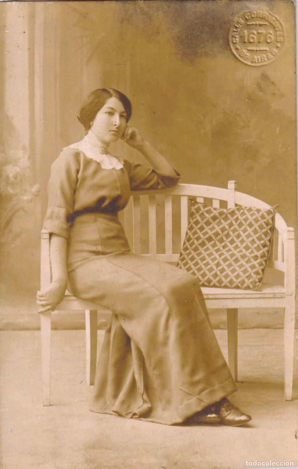 Fotograf&iacute;a antigua: Retrato de estudio de Carmen del Gesso, Bs. Aires 1919. Manuscrita al dorso sello seco estudio - CLC