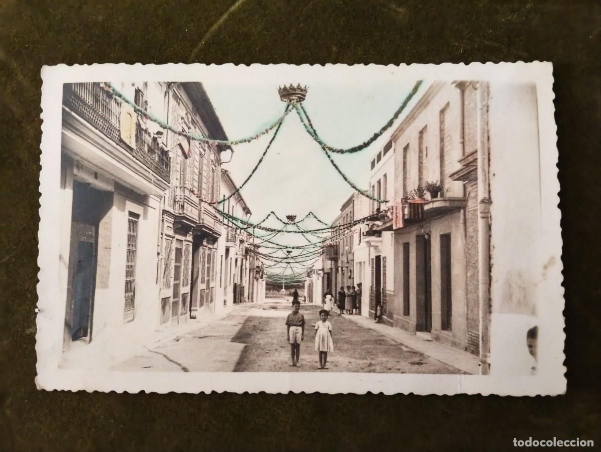 Photographie ancienne: FOTOGRAFIA CALLE ENGALANADA EN FIESTAS CON NI&Ntilde;OS - VALENCIA - FOTOGRAFO JUAN LURBE A&Ntilde;OS 50