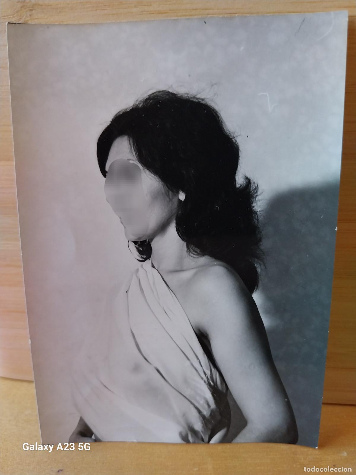 Fotografia antiga: MUJER POSE FOTO PARTICULAR 10.5X7.3CMS ORIGINAL DE EPOCA A&Ntilde;OS 60 70 ++