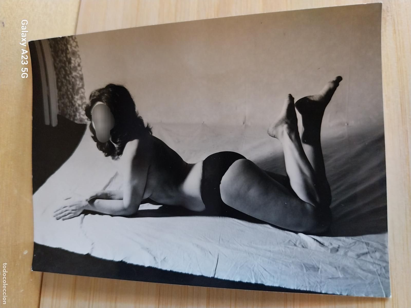 Fotografia antiga: MUJER POSE ROPA INTERIOR FOTO PARTICULAR 10.5X7.3CMS ORIGINAL DE EPOCA A&Ntilde;OS 60 70 ++
