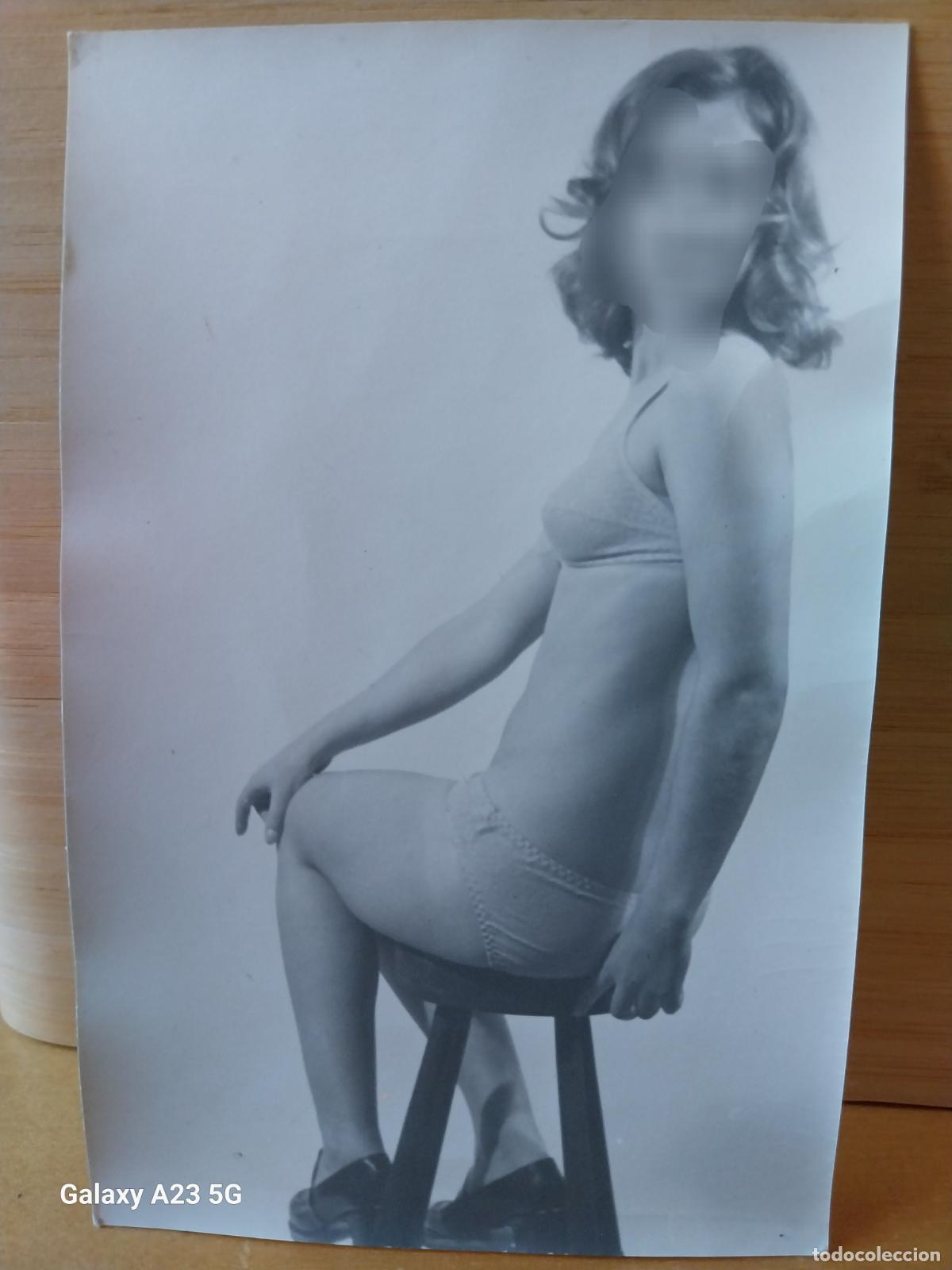 Fotografia antiga: MUJER POSE ROPA INTERIOR FOTO PARTICULAR 14X9CMS ORIGINAL DE EPOCA A&Ntilde;OS 60 70 ++