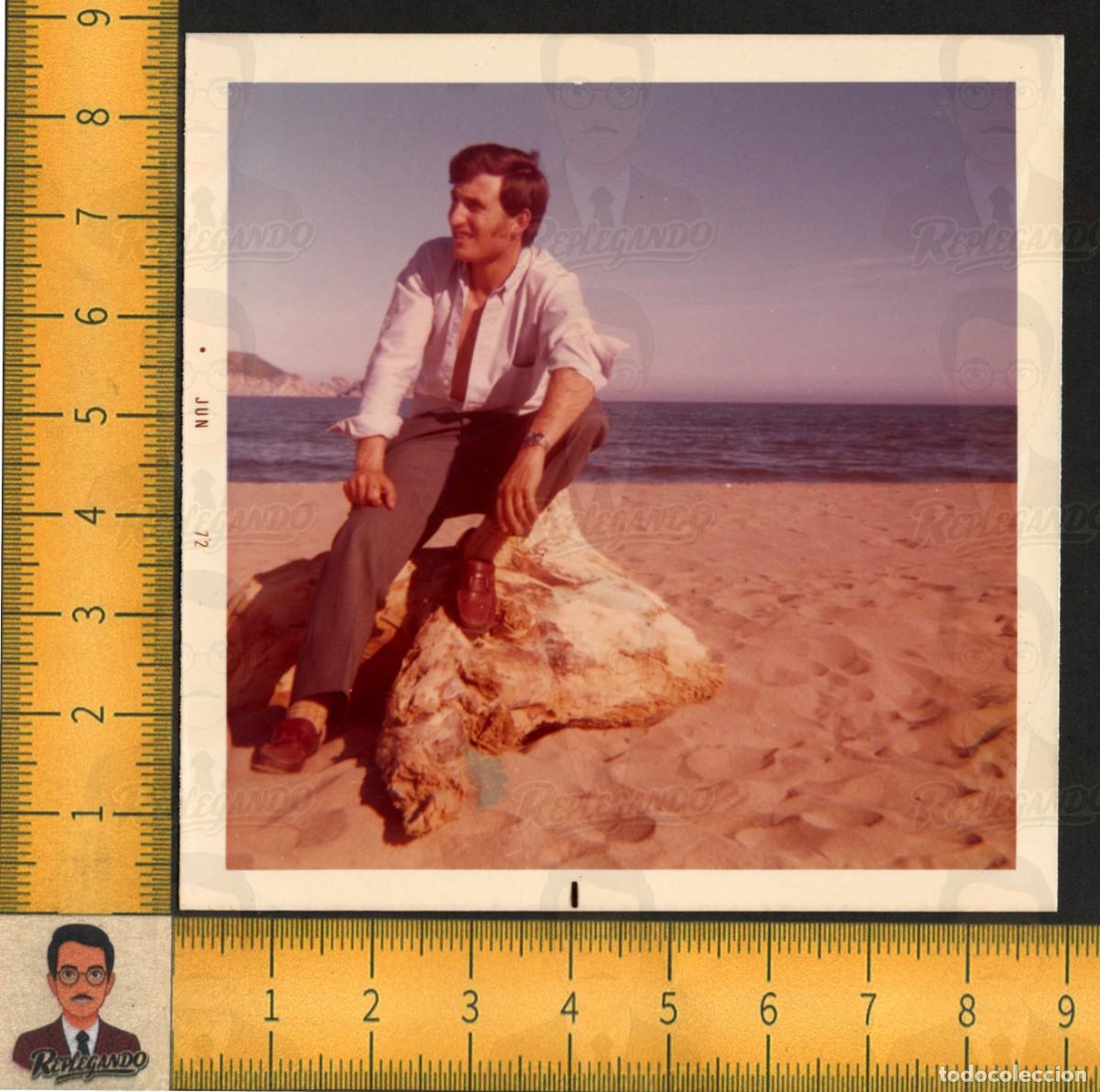 Alte Fotografie: HOMBRE JOVEN GUAPO SEXY DESCAMISADO - POSA PLAYA MAR - FOTOGRAF&Iacute;A ART&Iacute;STICA VINTAGE LGTB A&Ntilde;O 1972