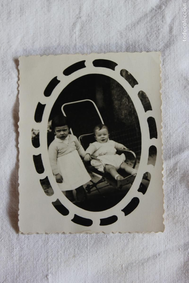 Antique Photography: NI&Ntilde;OS CON CARRICOCHE 1953