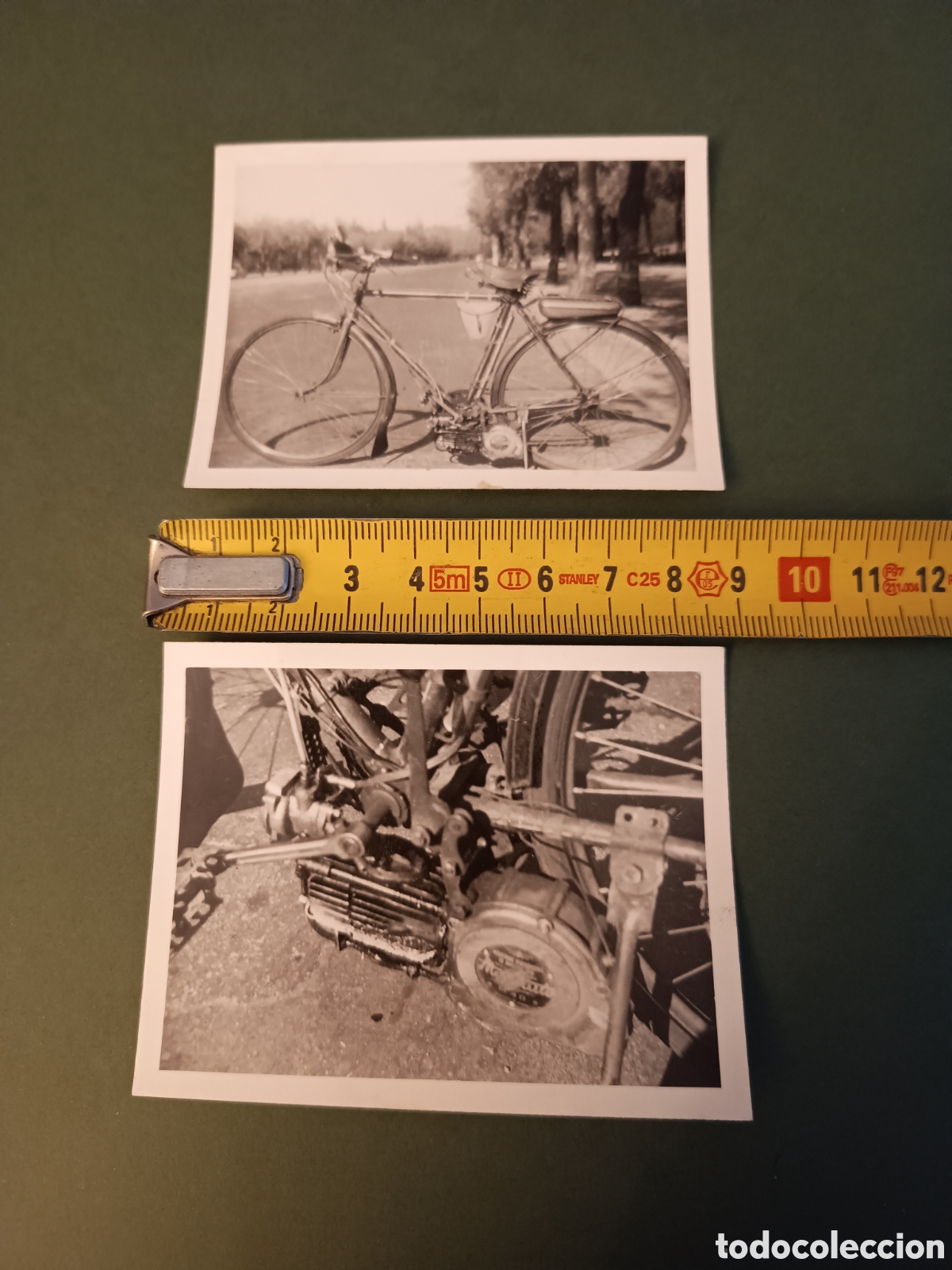 Fotograf&iacute;a antigua: 2 FOTOGRAF&Iacute;AS DE 1959 - BICICLETA CON MOTOR MOSQUITO -