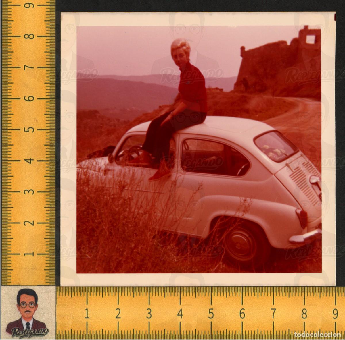 Fotograf&iacute;a antigua: MUJER RUBIA SENTADA TECHO COCHE SEAT 600 - CASTILLO CARDONA BARCELONA - FOTO VINTAGE A&Ntilde;O 1972