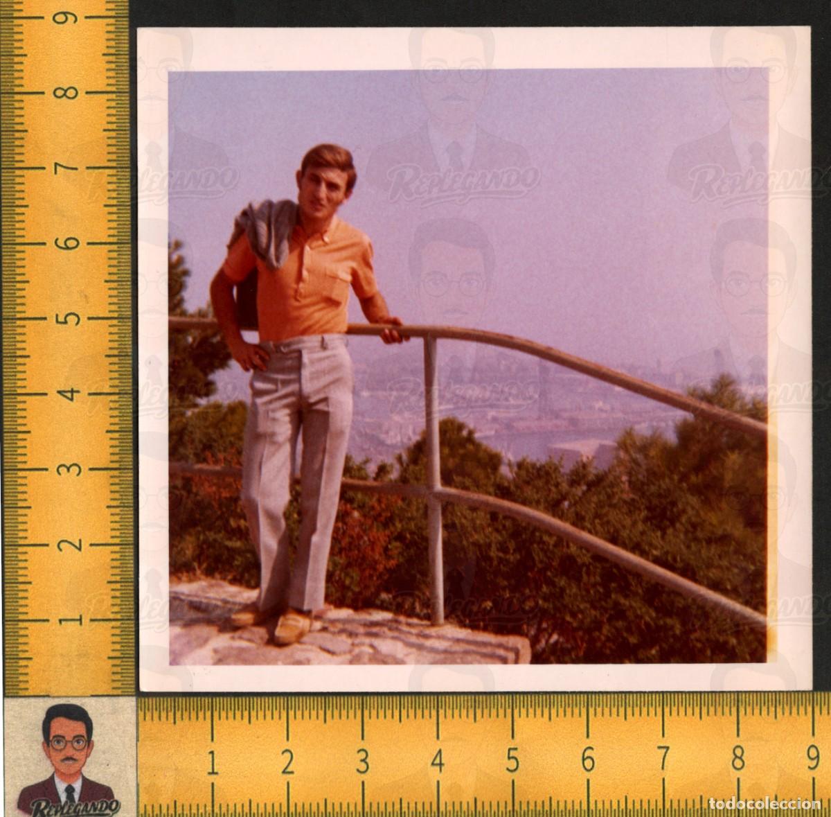 Photographie ancienne: HOMBRE JOVEN GUAPO SEXY POSA MONTJU&Iuml;C BARCELONA - PANTAL&Oacute;N CAMPANA - FOTO VINTAGE LGTB A&Ntilde;O 1972