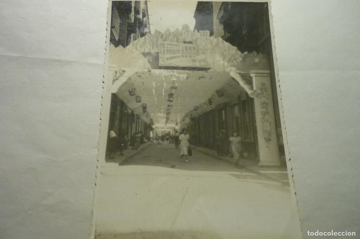 Fotograf&iacute;a antigua: fotografia fiestas barrio engalanadas se desconoce poblacion??? cm
