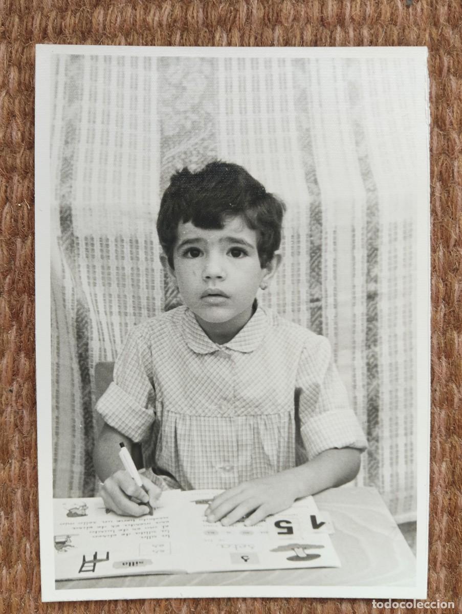 Alte Fotografie: NI&Ntilde;A CON CUADERNILLO DE TEXTO