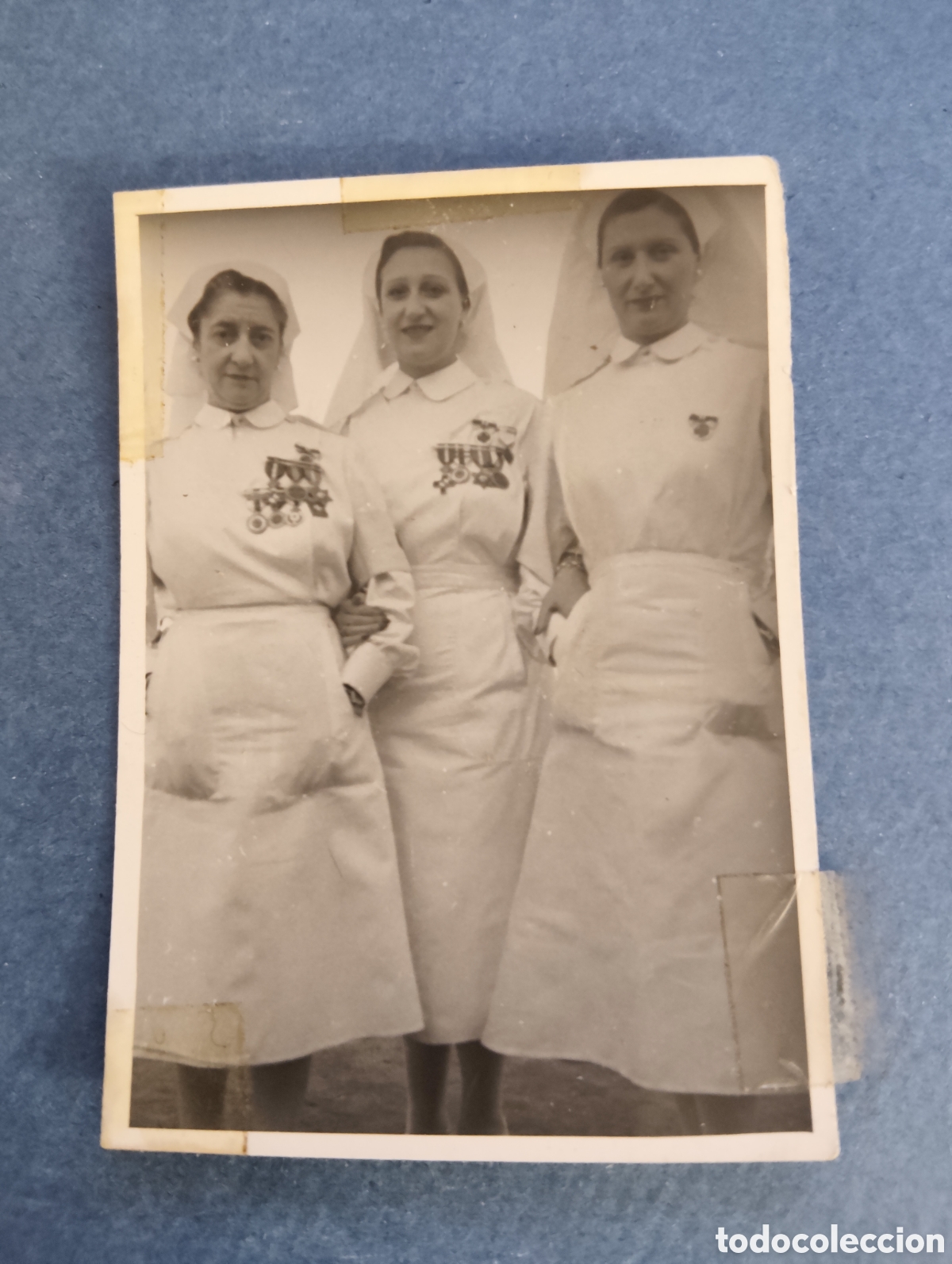 Fotograf&iacute;a antigua: DAMAS Auxiliares de SANIDAD MILITAR.MEDALLAS DE MARRUECOS Y CRUZ ROJA.