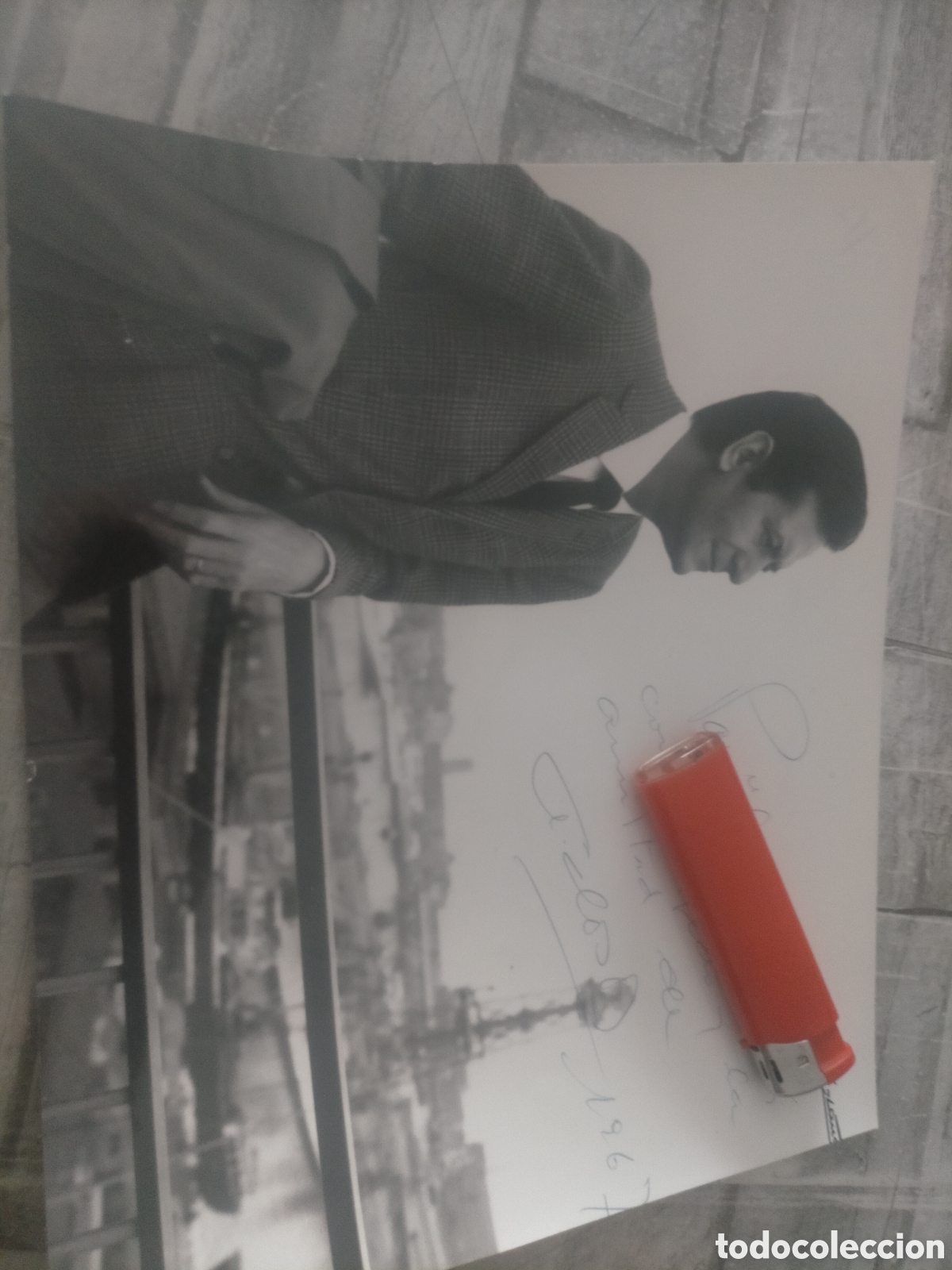 Fotograf&iacute;a antigua: Retrato Original de Adolfo Su&aacute;rez con Firma y Dedicatoria