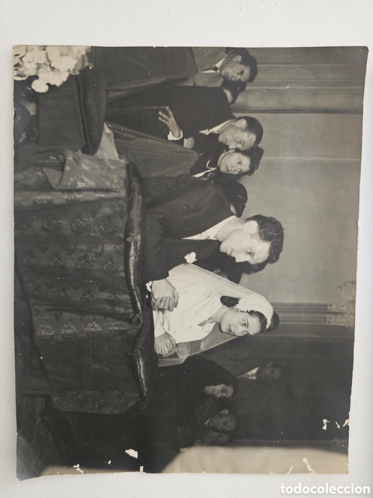 Fotograf&iacute;a antigua: ​Antigua fotograf&iacute;a de boda original (c. 1940-1950) - Novios en ceremonia religiosa - 24 x 18 cm