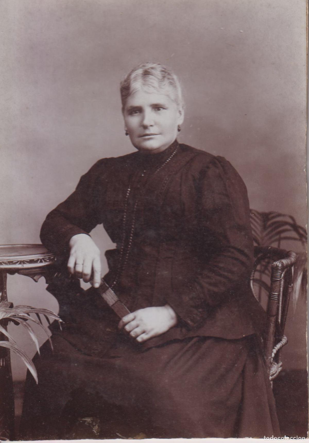 Fotograf&iacute;a antigua: ANTIGUA FOTOGRAF&Iacute;A DE ESTUDIO - MUJER CON ABANICO SENTADA EN SILLA - SIGLO XIX